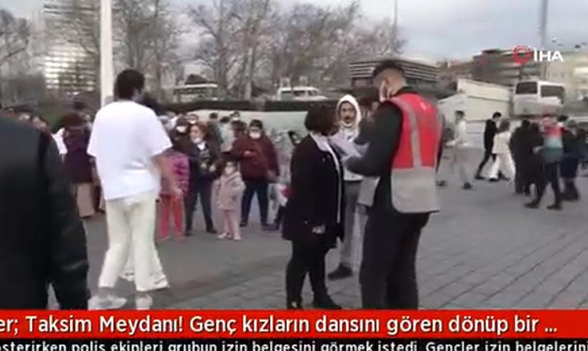 Genç Kızlar Taksimde Dans Şov Yaptı! Bakan Bir Daha Baktı
