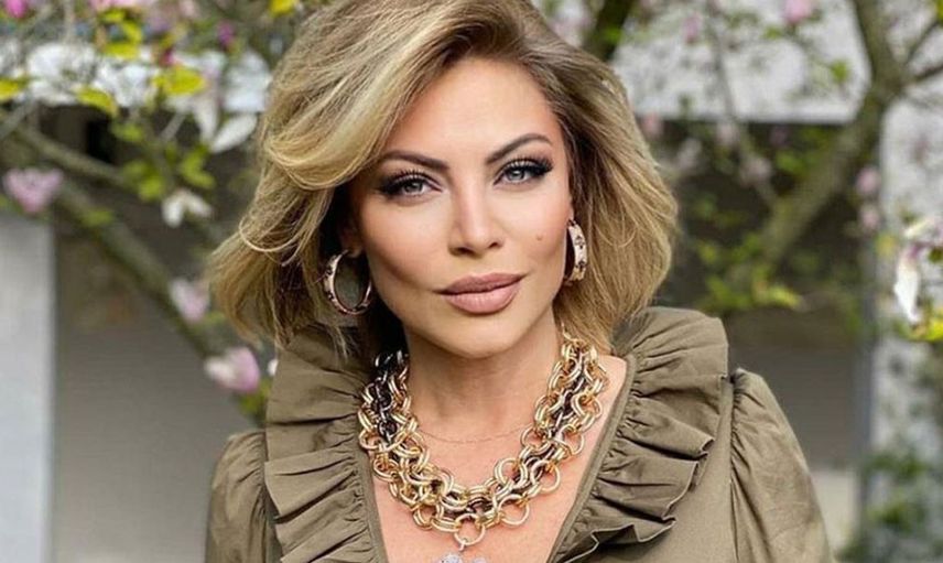 İkiz bebeklerine hamile olan 49 yaşındaki Seray Sever’den kötü haber: Dua istedi