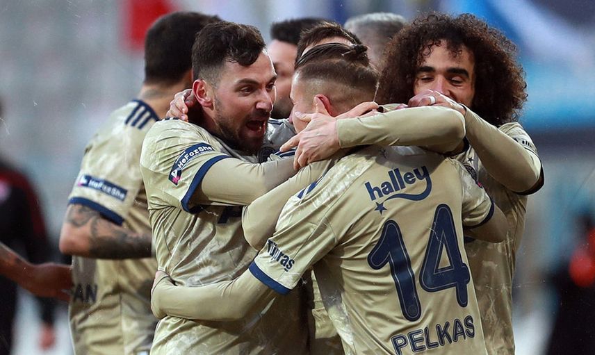 Yıldız Futbolcunun Menajerinden Fenerbahçe Yönetimine Sert Sözler!