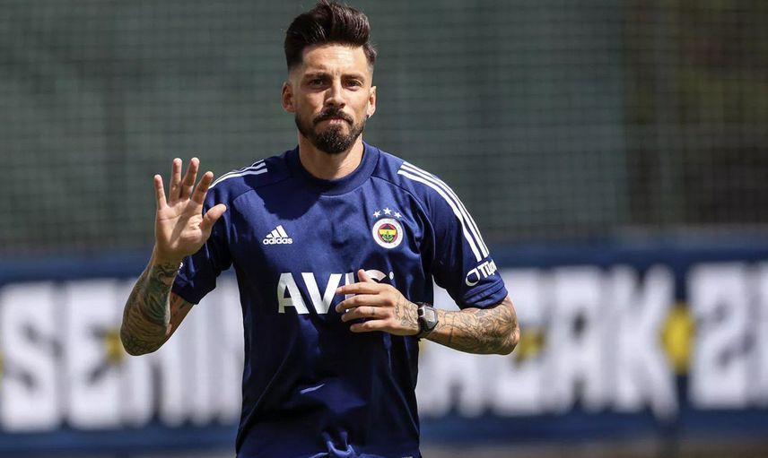 Fenerbahçe Jose Sosa İle Yollarını Ayırıyor!
