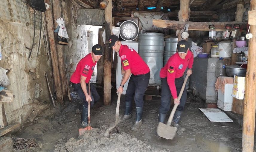 Selden Etkilenen Vatandaşlara Jandarma Yardım Eli Uzattı!