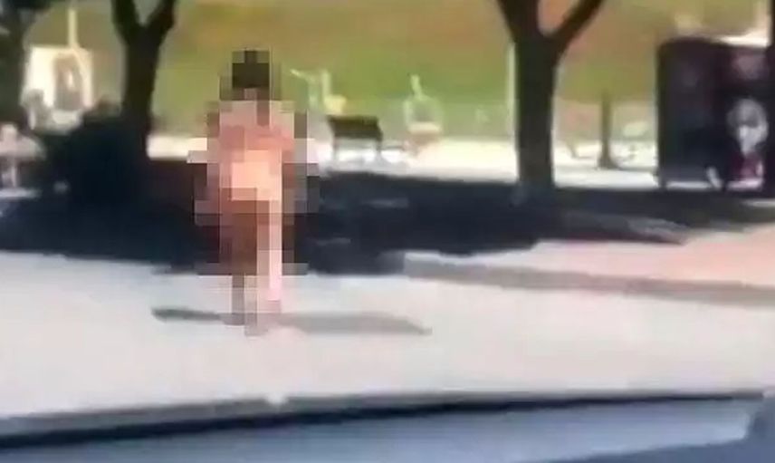  Antalya'nın Manavgat ilçesinde yolda çıplak gezen kadın