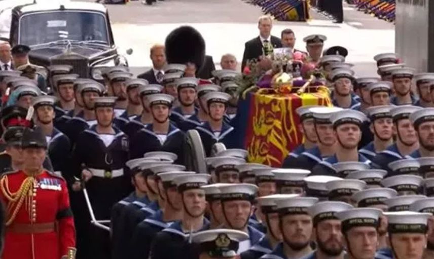 Devlet liderlerinin de katıldığı Kraliçe 2. Elizabeth'in cenaze töreninden ilk kareler geldi