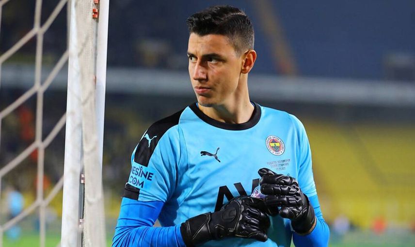 İtalyan devi Roma Fenerbahçeli Berke Özer'i transfer ediyor!