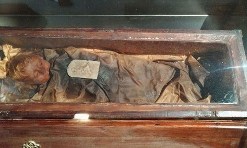 100 yıl önce ölen küçük kızın cansız bedenini görenler neye uğradığını şaşırıyor gerçek tüyler ürpertici