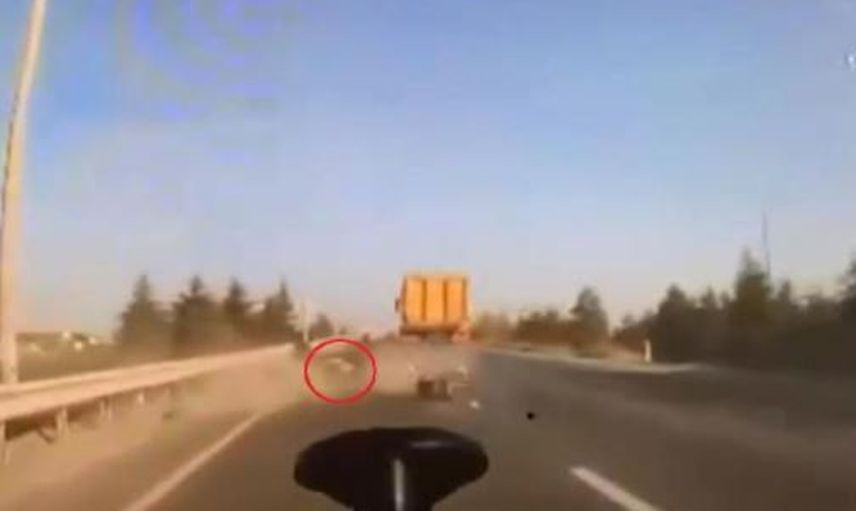 Kendisini Uyaran Motosiklet Sürücüsünün Üzerine Sürdü: İki Gün Sonra Arayıp Teklifte Bulundu!