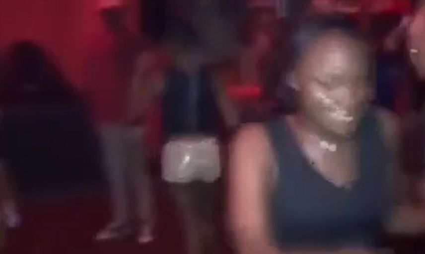 Afrika’da korkunç olay! Kucak dansı yaparken kalçası alev aldı