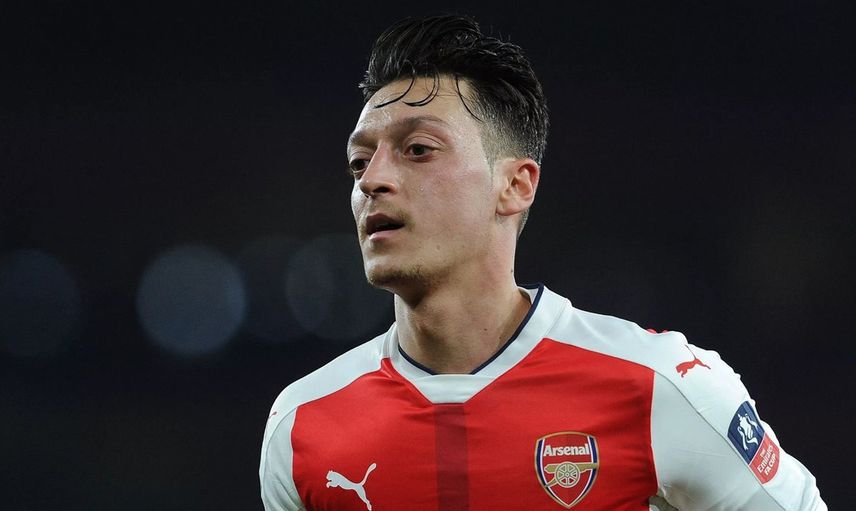 Mesut Özil Transfer İddialarını Yalanladı!