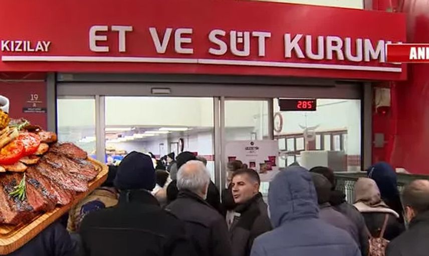 Ucuz et kuyruğu görenleri şoke etti! Sabah erken saatlerde metrelerce kuyruk oluştu