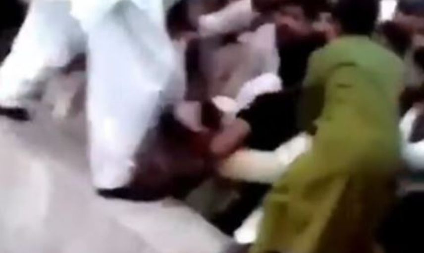 Pakistan’da Bir Kadın Tiktok Videosu Çekerken Saldırıya Uğradı!