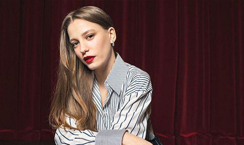 Serenay Sarıkaya'dan Üzücü Haber Lüks Aracı Kaza Yaptı!