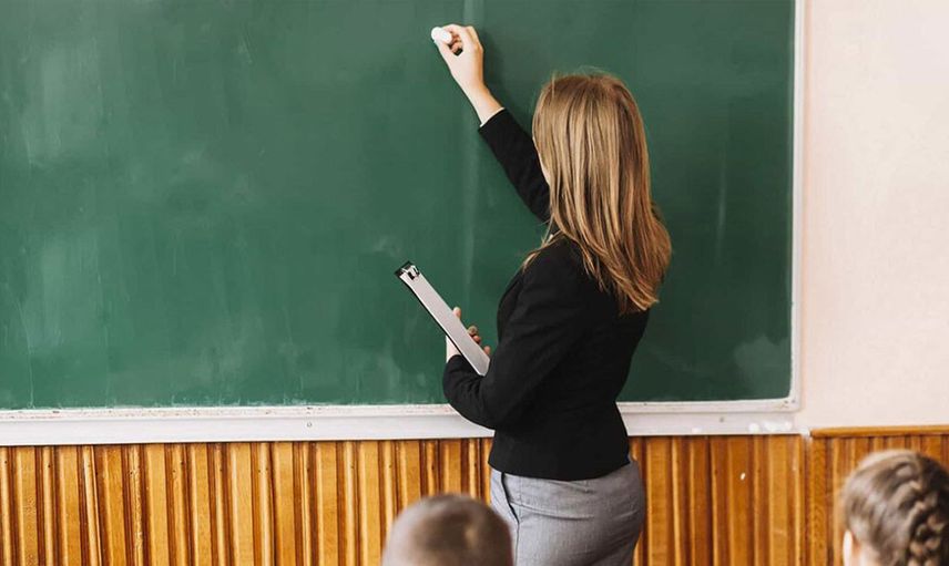 17 yaşındaki öğrencisi ille cinsel ilişkiye giren öğretmenin yazışmaları ifşa oldu! Öğretmenin yaptıkları yok artık dedirtti