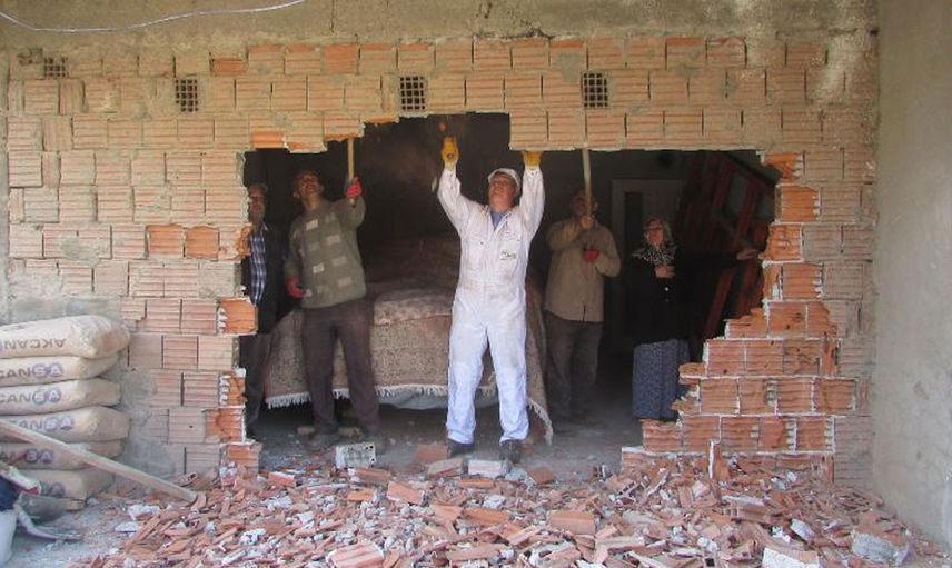 37 yıl sonra otomobilini kapattığı yerden çıkardı! Gördükleri karşısında şoke oldu!