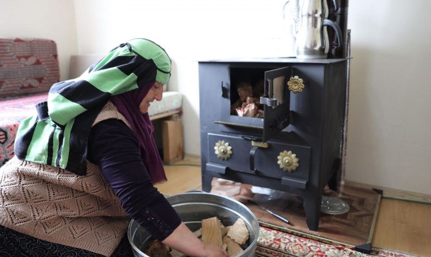 Ülke Sıcaklarla Kavruluyorken, İkizdere'de Evlerde Soba Yakılıyor