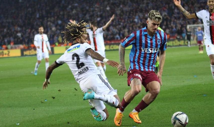 Erman Toroğlu, Trabzonsporlu futbolcuların erkenden şampiyon olma isteğinin takımda strese yol açtığını söyledi