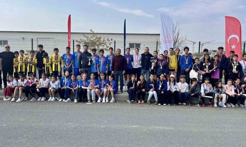 Ağrı'da okul sporları kros müsabakaları sona erdi