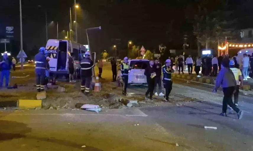 Bartın'da düğün dönüşü meydana gelen kazada 21 kişi yaralandı