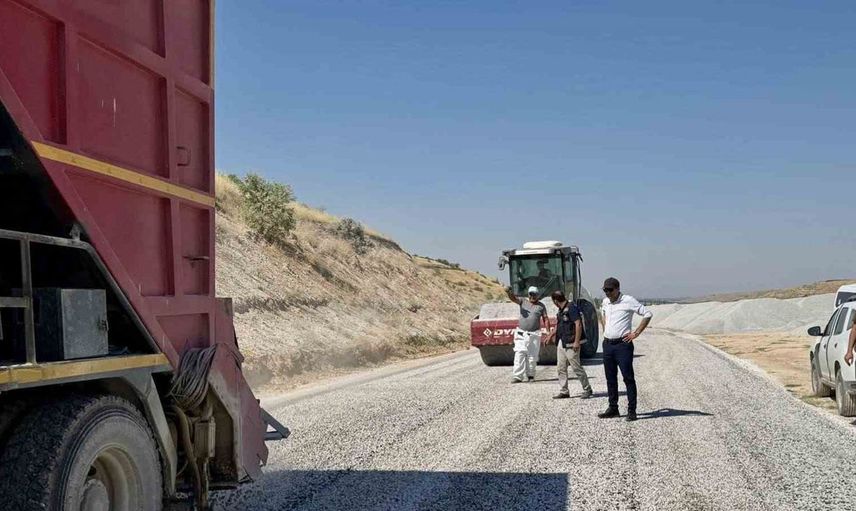 Akçadağ Belediyesi asfalt serim çalışmalarını sürdürüyor
