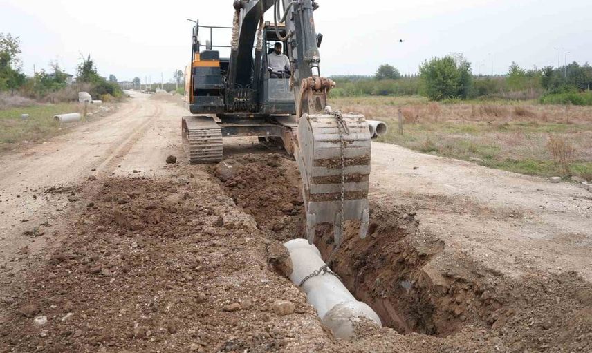 Düzce'de Sallar Mahallesi'nde kanalizasyon çalışmaları hızla devam ediyor