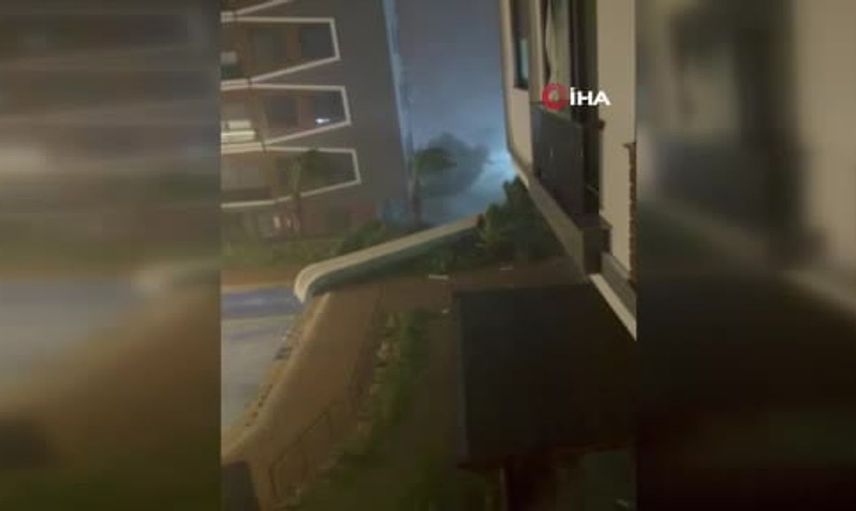 Antalya'da hortum sonrası fırtına ve yağışın izleriyle ilgili etkileyici görüntüler