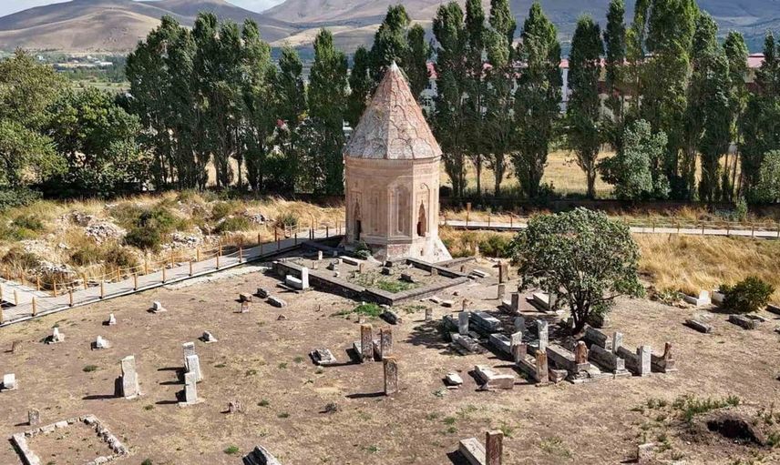 Van'daki tarihi miras için restorasyon çalışmaları sürüyor