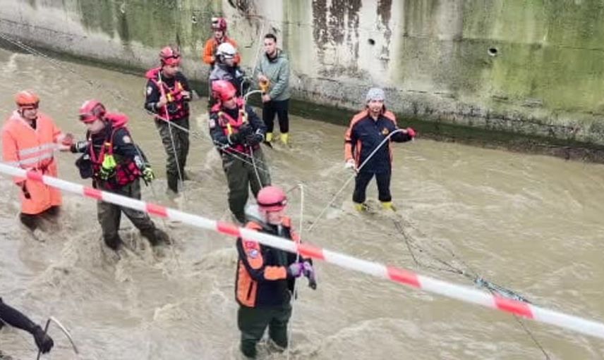 Ayazağa'da sel felaketinin ardından kaybolan üç kişinin arama çalışmaları devam ediyor
