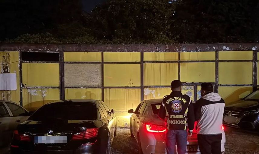 Üsküdar'da araç yumruklayan sürücüye ağır ceza verildi