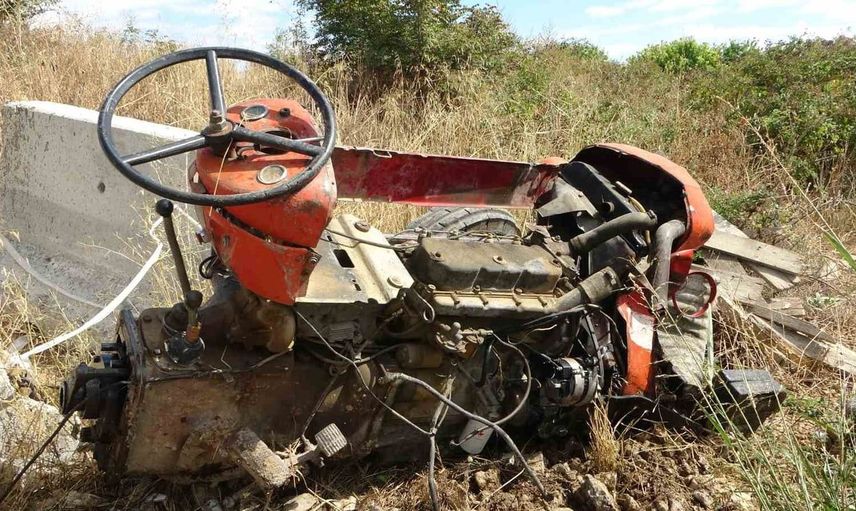 Malatya'da tren traktöre çarptı, sürücü yaralandı