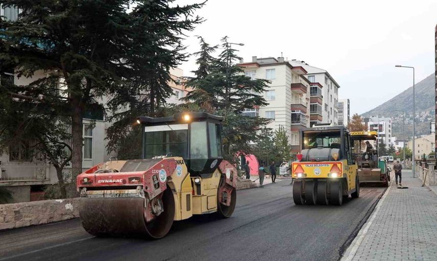 Talas'ta ulaşım konforu artıyor: 750 ton sıcak asfalt serildi