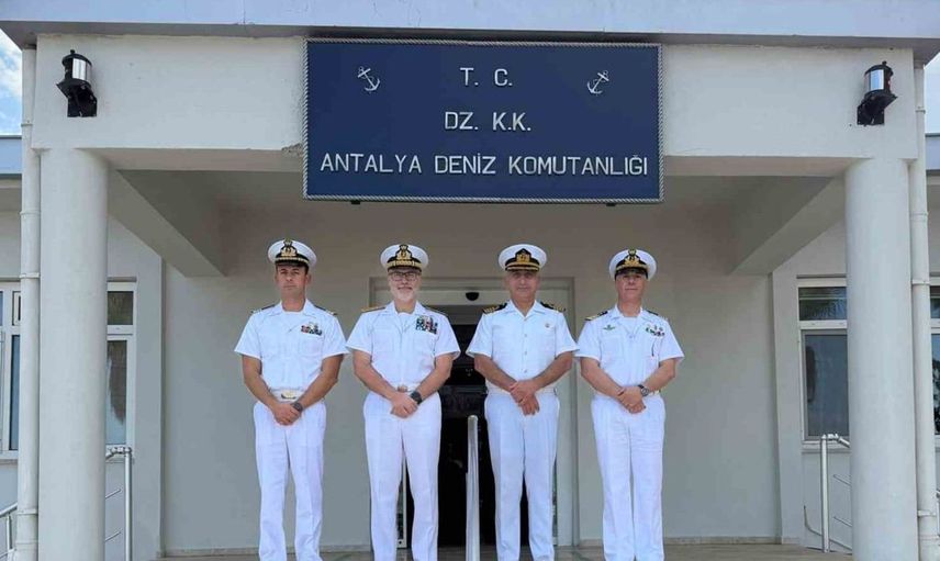 İtalyan fırkateyni luigi rizzo, antalya limanında izdiham yarattı