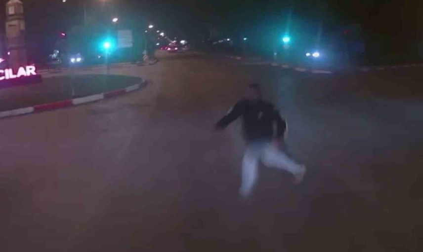 Elazığ'da kamyonun yayaya çarptığı kaza anı güvenlik kamerasında kaydedildi