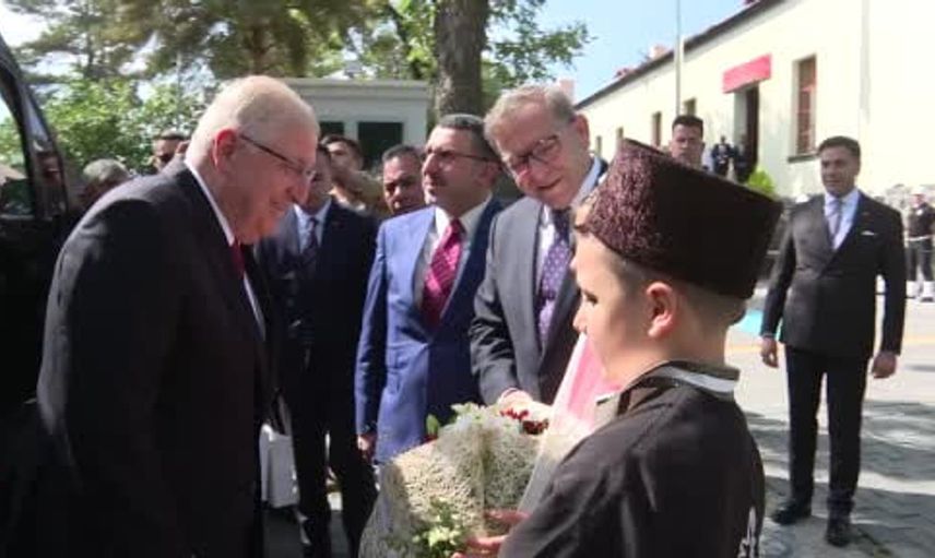 Yaşar Güler, Kars'ta valilik ve belediye ziyaretinde bulundu