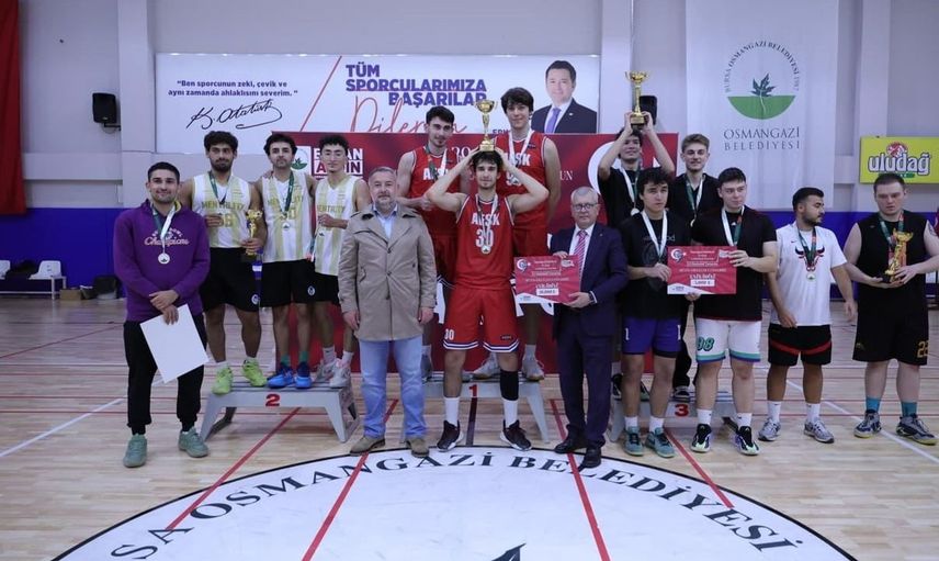 Osmangazi'de basketbol turnuvasında Cumhuriyet coşkusu yaşandı