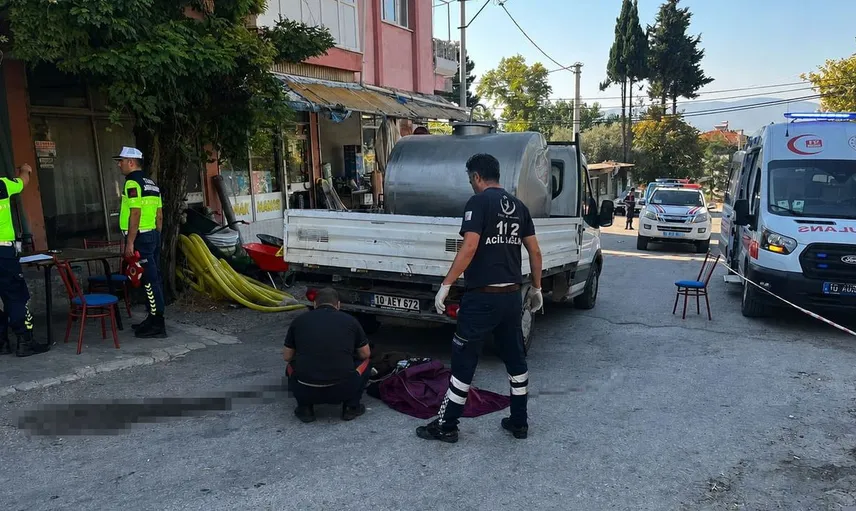 Dursunbey'de geri manevra yapan kamyonet 91 yaşındaki adamın hayatına mal oldu