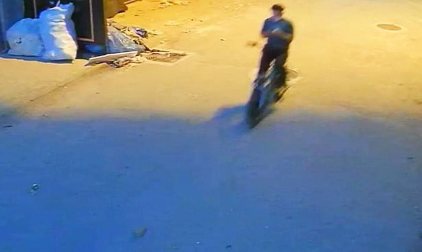 Elektrikli bisiklet sürücüsü telefonla oynarken kaza yaptı