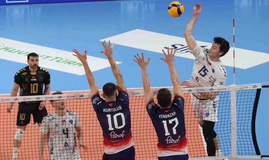 Halkbank, Altekma'yı konuk ettiği maçta net bir galibiyetle yendi