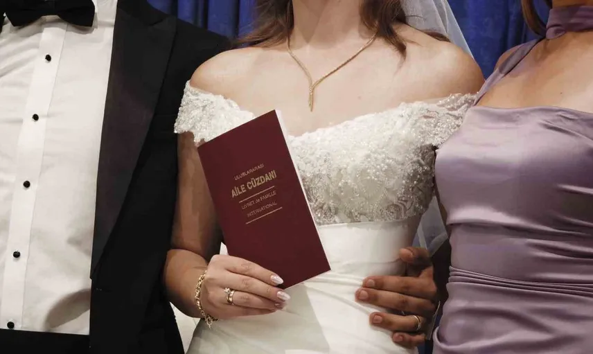 Gürkan Sayın ve Hatice Sena Uyaner'in düğününde mutluluk rüzgarı esti