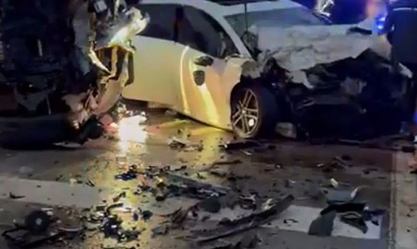 Aksaray'da iki otomobilin çarpışması sonucu 2 sürücü yaralandı