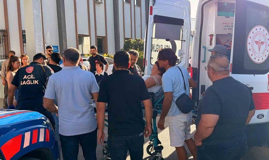 Adıyaman'da tur minibüsü şarampole devrildi, 13 kişi yaralandı