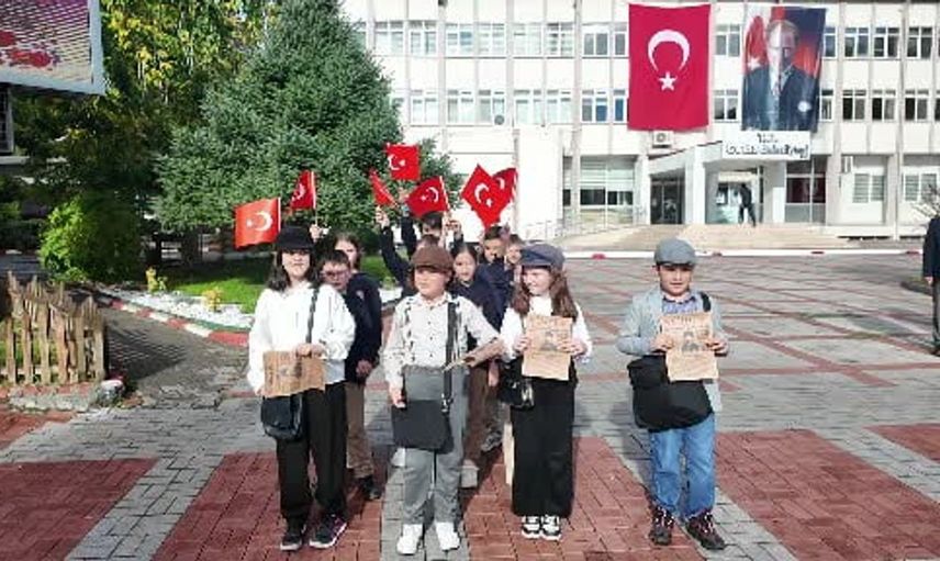 Cumhuriyet coşkusunu sokaklara taşıyan minikler ilgi odağı oldu