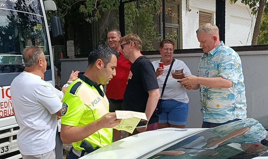 Yaya geçidinde bir sürpriz: Alman turist kazada sahiplenildi