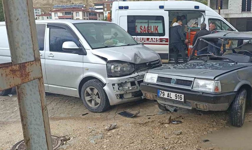 Sivas'ta trafik kazasında 4 kişi yaralandı