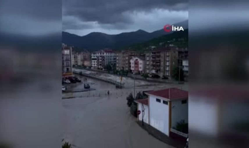 Kastamonu'da selin etkileri cep telefonu kamerasında kaydedildi