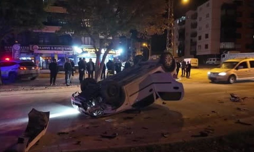 Konya'da otomobil kazasında bir araç takla attı