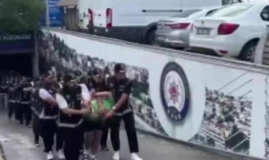 İstanbul ve Bursa'da düzenlenen operasyonda gözaltına alınan çete üyeleri adliyeye götürüldü