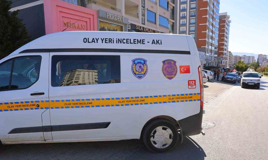 Kahramanmaraş'ta kuaför önünde silahlı saldırı: İki kadın yaralandı