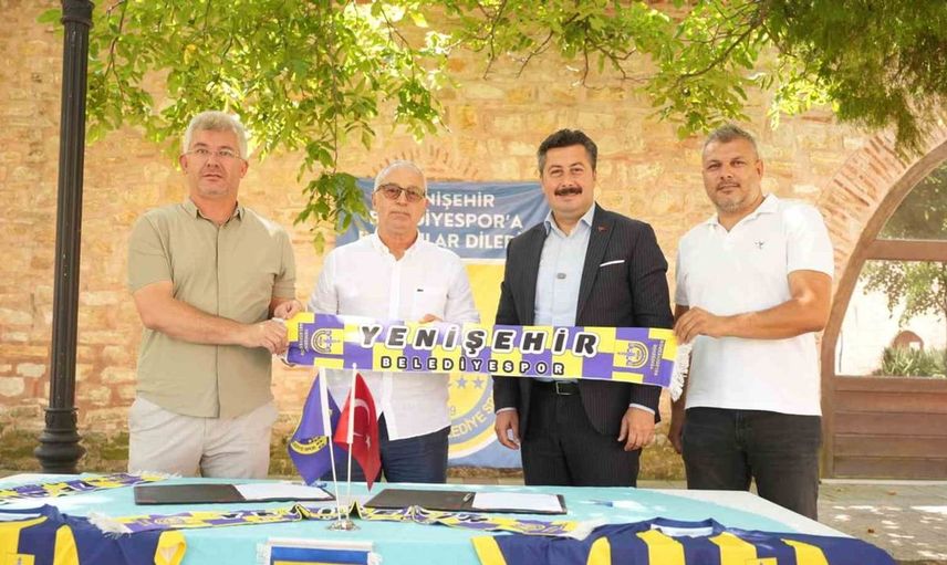 Yenişehir Belediyespor, teknik direktörlük koltuğuna Sait Ulvi Özdemir'i oturttu