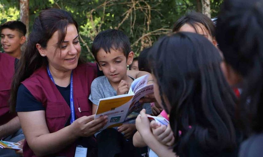 Diyarbakır'da masal sandığı projesi kırsal mahallelerde çocuklarla buluştu