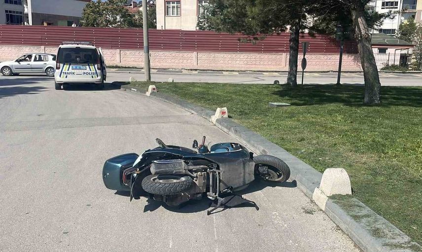 Karaman'da motosiklet ile otomobil çarpıştı, bir kişi yaralandı