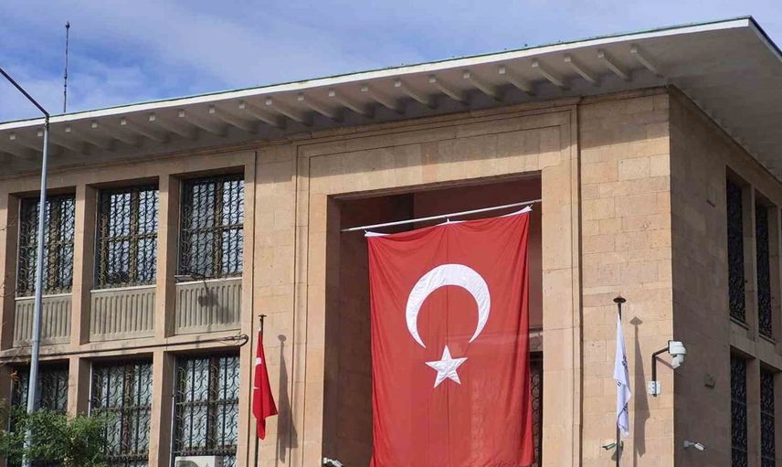 Eskişehir'de 29 Ekim coşkusu: Dev Türk bayraklarıyla donatıldı